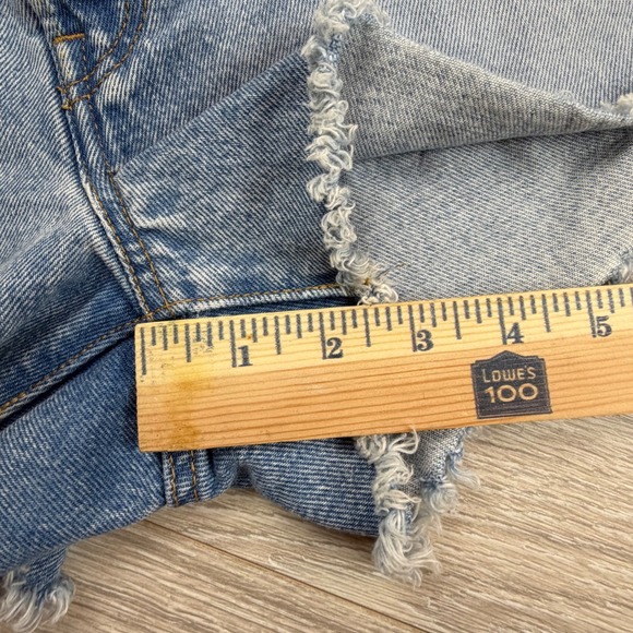 Levi's Women's 501 Denim Shorts Distressed Frayed Hem Light Wash W30 Button Fly - Picture 7 of 9